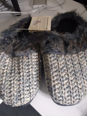 NWT Dena Lives Ultra Soft Slippers With Shimmer And Memory Foam
